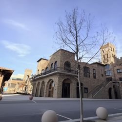 Mercato Cafe - View without the cars
