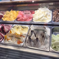 Florenz Frozen Joghurt Stand