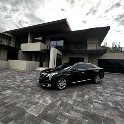 Driver Elite Transportation - Airport Pick-up