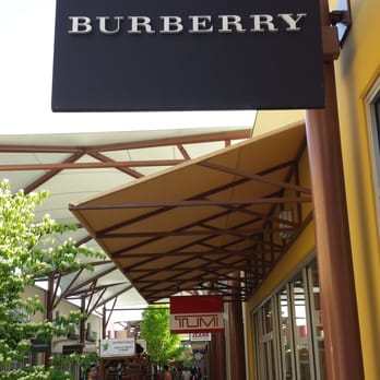 Burberry Outlet - Outlet Stores Near Me - Tulalip, Washington