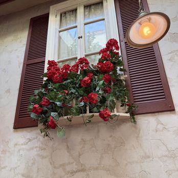 Il Bacio Trattoria - decor - Pizza Near Me - Bronxville, New York Il Bacio Trattoria - decor - Pizza Near Me - Bronxville, New York