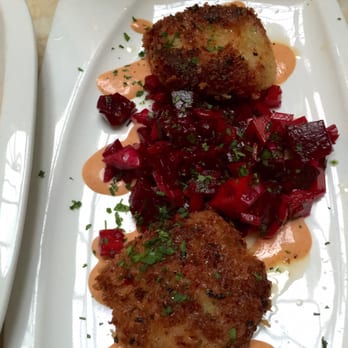 Mua - The most delicious crab cakes ever!!!! I love beets so the beet/ sweet pepper slaw was an excellent pairing! - Bars Near Me - Oakland, California