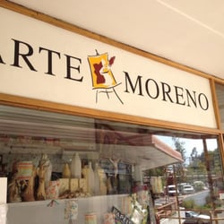 Arte Moreno - La mayoría de productos son las estuatillas y venden todas las pinturas y productos necesarios para decorarlas.