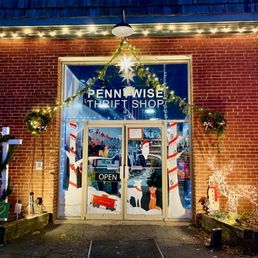 Exterior outside entrance of Pennywise Thrift Shop - Christmas Storefront 2022 - Vienna, Virginia Exterior outside entrance of Pennywise Thrift Shop - Christmas Storefront 2022 - Vienna, Virginia