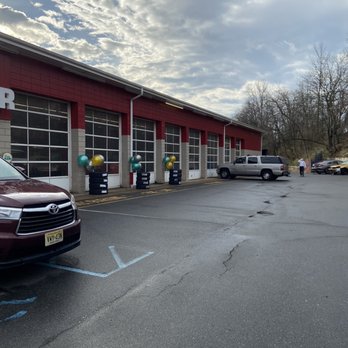 STS Tire - Work bays - Tires Near Me - Metuchen, New Jersey STS Tire - Work bays - Tires Near Me - Metuchen, New Jersey