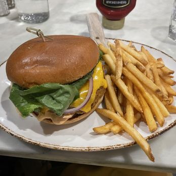 The Union House - bean burger - American Near Me - Burlington, New Jersey The Union House - bean burger - American Near Me - Burlington, New Jersey