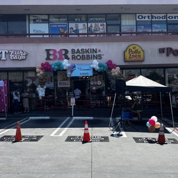 Baskin Robbins - Outside - Custom Cakes Near Me - Los Angeles, California