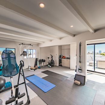 Melissa Menard Homes - Compass - Recent Luxury Lease in Santa Monica with private rooftop gym and viewing deck - represented tenants - Real Estate Agents Near Me - Los Angeles, California Melissa Menard Homes - Compass - Recent Luxury Lease in Santa Monica with private rooftop gym and viewing deck - represented tenants - Real Estate Agents Near Me - Los Angeles, California