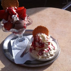 Eisparadies - Spaghetti Eis und Erdbeerbecher