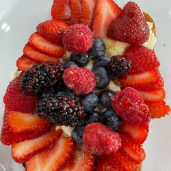 Trumbull Cafe & Grill - Marscapone and berry toast with raw honey drizzle