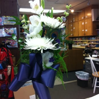 Creative Flowers - A beautiful piece that was exactly what we had visioned, and she put it together in 5 minutes!! - Florists Near Me - Visalia, California Creative Flowers - A beautiful piece that was exactly what we had visioned, and she put it together in 5 minutes!! - Florists Near Me - Visalia, California