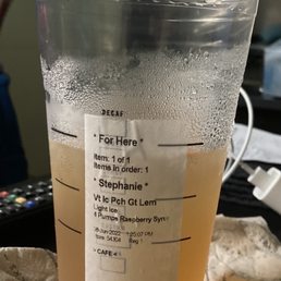 Peach green tea lemonade with raspberry syrup Peach green tea lemonade with raspberry syrup