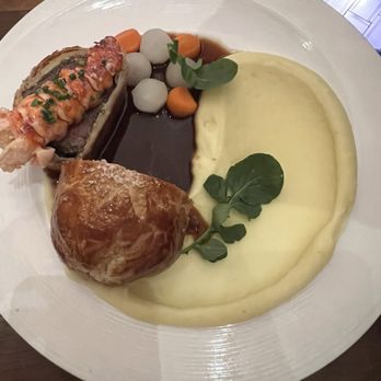 Gordon Ramsay Hell’s Kitchen - Beef Wellington - Bars Near Me - Mashantucket, Connecticut