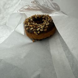 Honey Fluff - Chocolate peanut cake donut