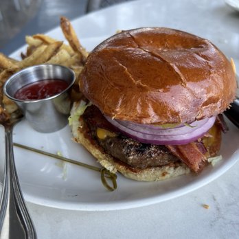 Moxies - Burger - Cocktail Bars Near Me - Houston, Texas