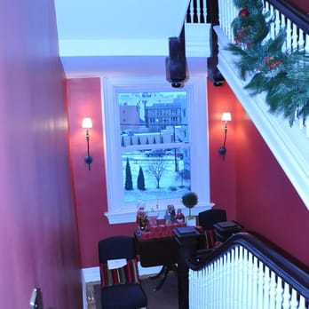 The Colonnade - 2nd floor landing - Bed & Breakfast Near Me - Scranton, Pennsylvania