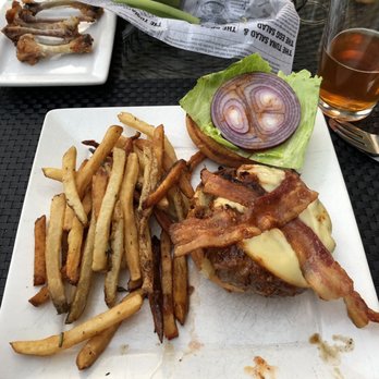 Epic SmokeHouse - The Epic Burger - Steakhouses Near Me - Arlington, Virginia