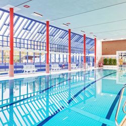 CASCADE Erlebnisbad mit Saunawelt - Hallenbad Sportbecken
