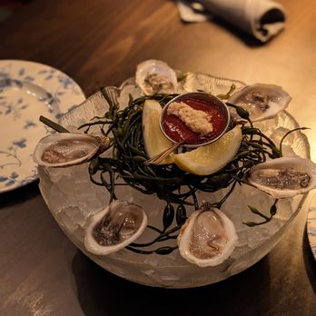 Armitage Alehouse - Half-Dozen East Coast Oysters - Pubs Near Me - Chicago, Illinois Armitage Alehouse - Half-Dozen East Coast Oysters - Pubs Near Me - Chicago, Illinois