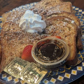 Off The Trail Cafe - French toast - Coffee & Tea Near Me - Falls Village, Connecticut