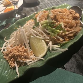 Bai Tong Thai Restaurant - Pad Thai 4/5 - Thai Near Me - Redmond, Washington