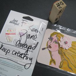 Aussie mixed-media artist Jane Davenport signing.