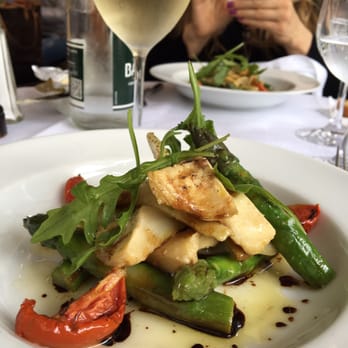 L'Avenue - Asparagus artichoke tomato salad - Brasseries Near Me - Paris, 75 L'Avenue - Asparagus artichoke tomato salad - Brasseries Near Me - Paris, 75