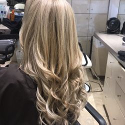 Mikolaj Salon