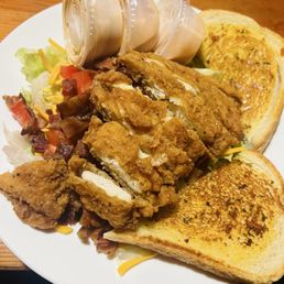 Crispy Chicken BLT Salad