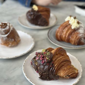 Lady Baker - Bakeries Near Me - Pembroke Pines, Florida
