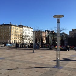 Gunnar Nu Hansens Plads - Smuk dag på pladsen....