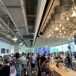 Pointsbet Sports Bar - Full bar of patrons escaping the crushing heat during Willie's 4th of July Picnic 2022