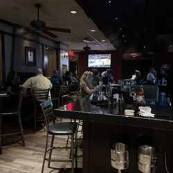 Arrowhead Grill - Dining area in bar