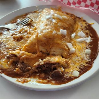 Wanda’s Restaurant - Carne "Guu-Lada".. Carne Guusada wrapped in a tortilla covered with chili con carne,cheese and onions....amazing - Mexican Near Me - Goliad, Texas
