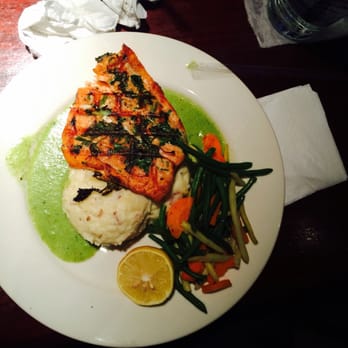 Houlihan's - The salmon was ON point, the veggies were Hummm, and the masher were great. - Bars Near Me - Paramus, New Jersey