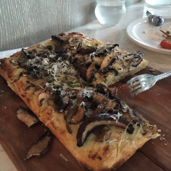 Levetto - Mushroom pizza - Italian Near Me - Thornhill, Ontario