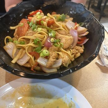 Ceviche's Peruvian Cusine - Tallarin Saltado de Pollo - Peruvian Near Me - Pittsburgh, Pennsylvania Ceviche's Peruvian Cusine - Tallarin Saltado de Pollo - Peruvian Near Me - Pittsburgh, Pennsylvania
