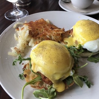 Inns of Aurora Resort & Spa - Crab cake Benedict - Resorts Near Me - Aurora, New York