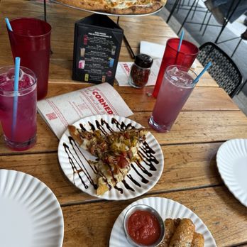 3 Corner's Pizza - Spread - Pizza Near Me - Tampa, Florida