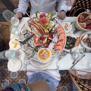 Le Diplomate - Cold shell tower, escargo - Brasseries Near Me - Washington, DC, District of Columbia