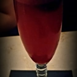 Francis Bogside - Deep purple: vodka, blackberry, lemon, lavender, champagne