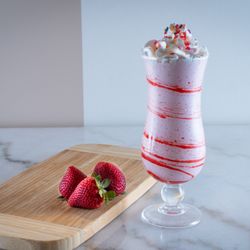 Dessert Avenue - Strawberry Shake