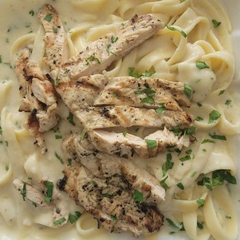 Vittorio's - Fettuccine alfredo with chicken - Italian Near Me - Tijuana, BCN Vittorio's - Fettuccine alfredo with chicken - Italian Near Me - Tijuana, BCN