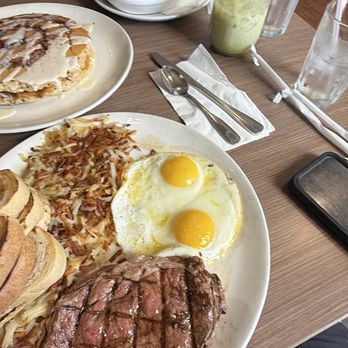 Broken Yolk Cafe - Breakfast & Brunch Near Me - Santee, California