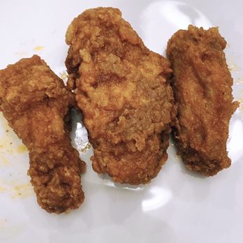 Hooters - Barely any meat on these wings - American Near Me - Aurora, Illinois