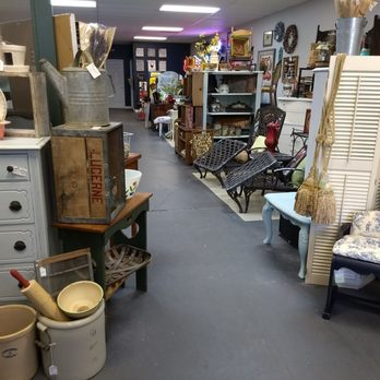 Black Barrel Vintage Company - Antiques Near Me - Monroe, Washington