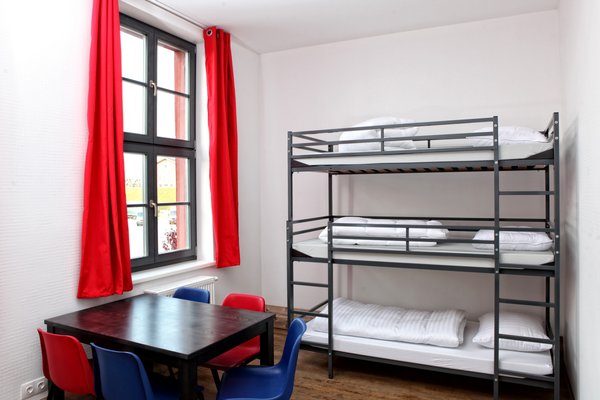Hostel am GÜTERBAHNHOF by null