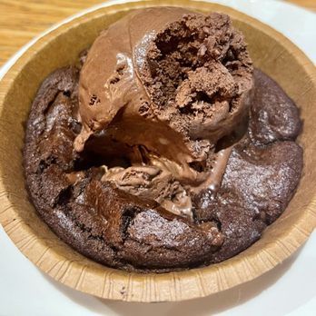BJ's Restaurant & Brewhouse - Chocolate Cookie Pizookie. Yummy! - American Near Me - Temple, Texas BJ's Restaurant & Brewhouse - Chocolate Cookie Pizookie. Yummy! - American Near Me - Temple, Texas