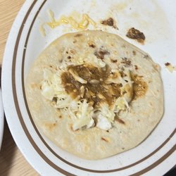 Birrieria & Pupuseria Jalisco - Pupusas sin color y sabor