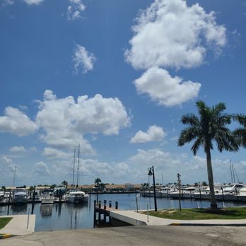 Manatee Sightseeing and Wildlife Adventures - Boat Tours Near Me - Naples, Florida Manatee Sightseeing and Wildlife Adventures - Boat Tours Near Me - Naples, Florida